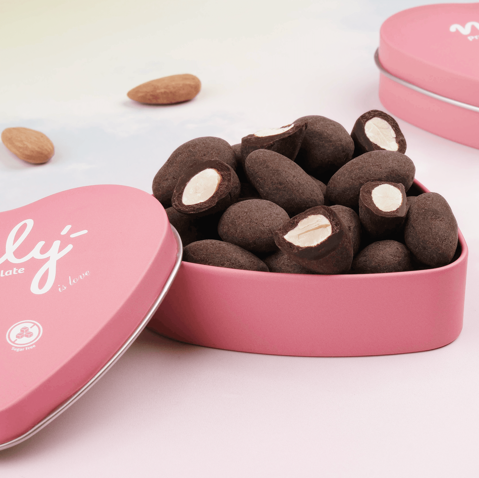 Çikolata Kaplı Badem Kalpli Kutu 80g - Pembe
