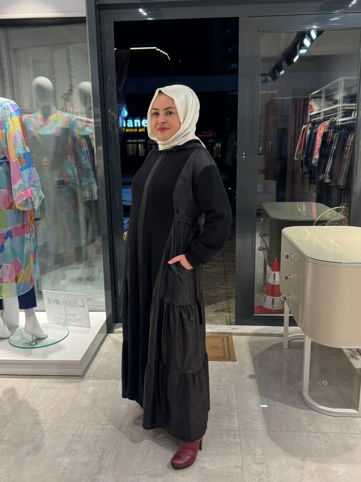 NURCAN ÇETİN DERİ DETAYLI FERACE