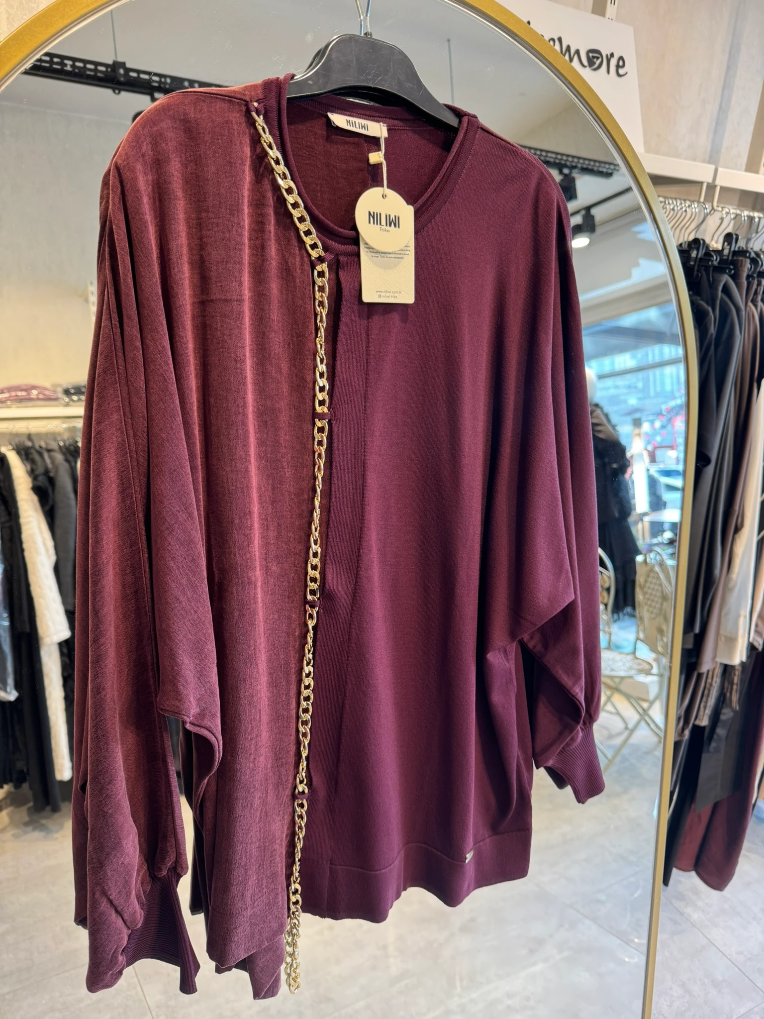 NİLWİ ZİNCİR DETAYLI BLUZ