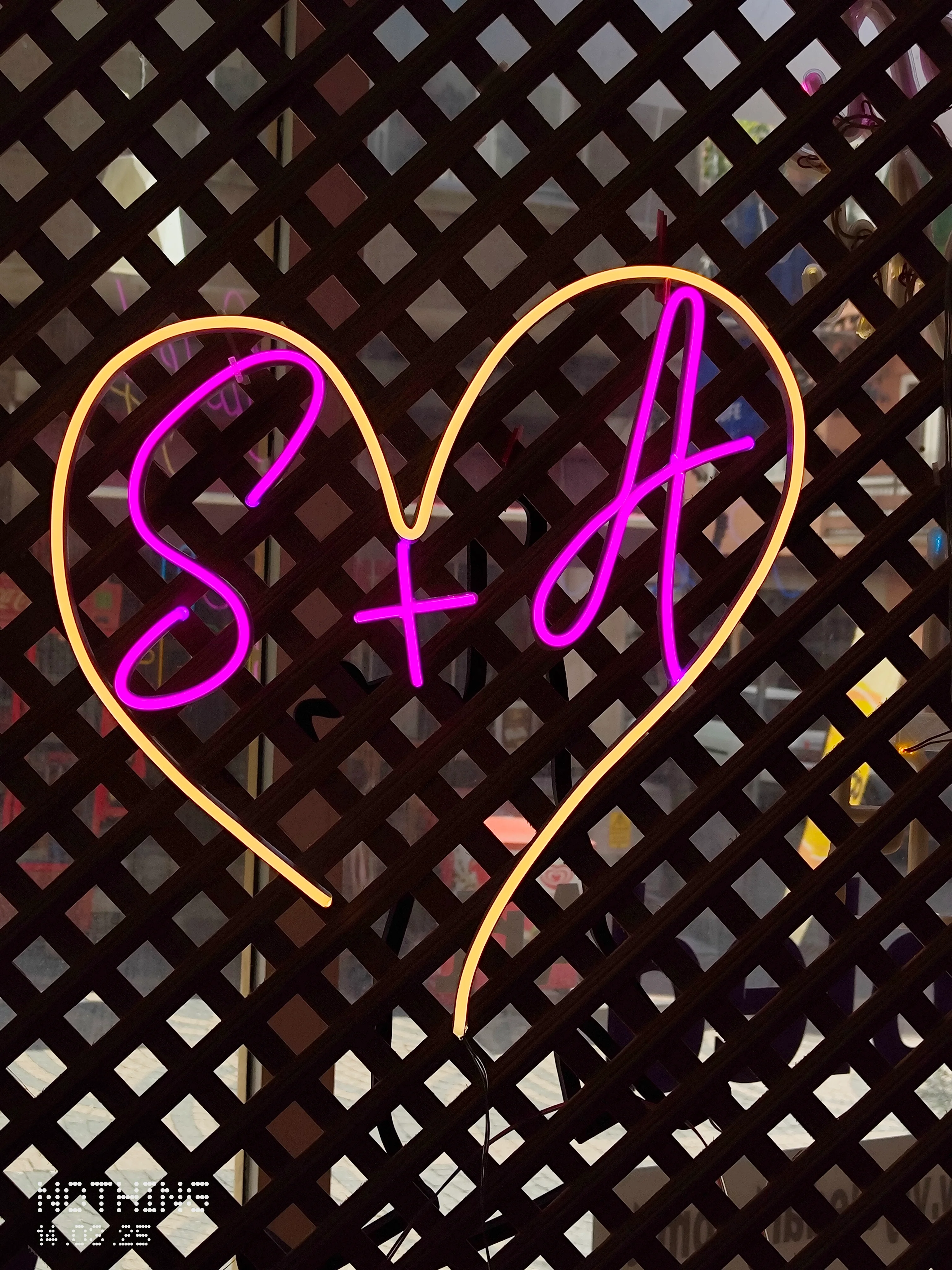 İSİM BAŞ HARFLİ KALP NEON TABELA