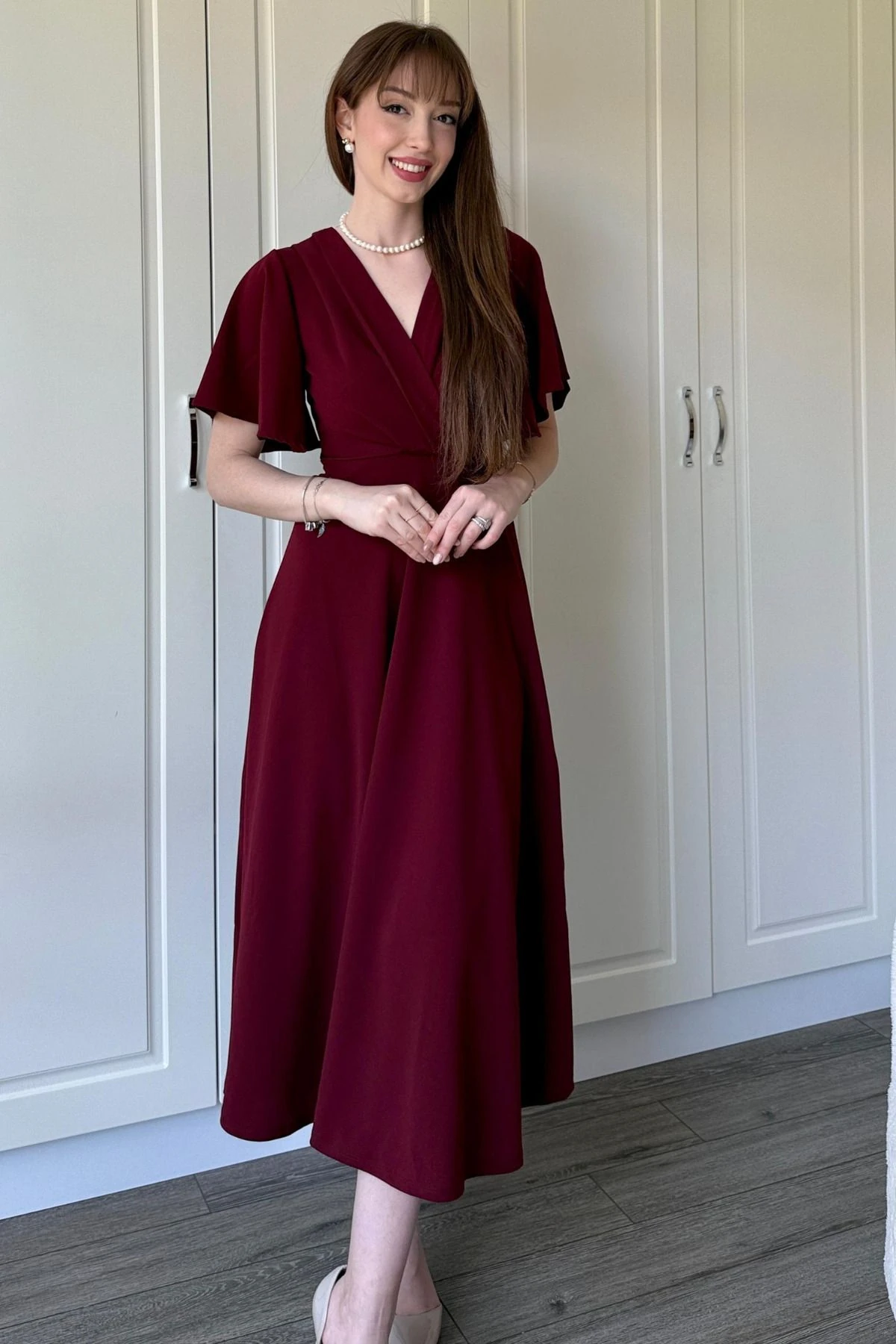 Kruvaze Yaka Kolları Volanlı Midi Elbise