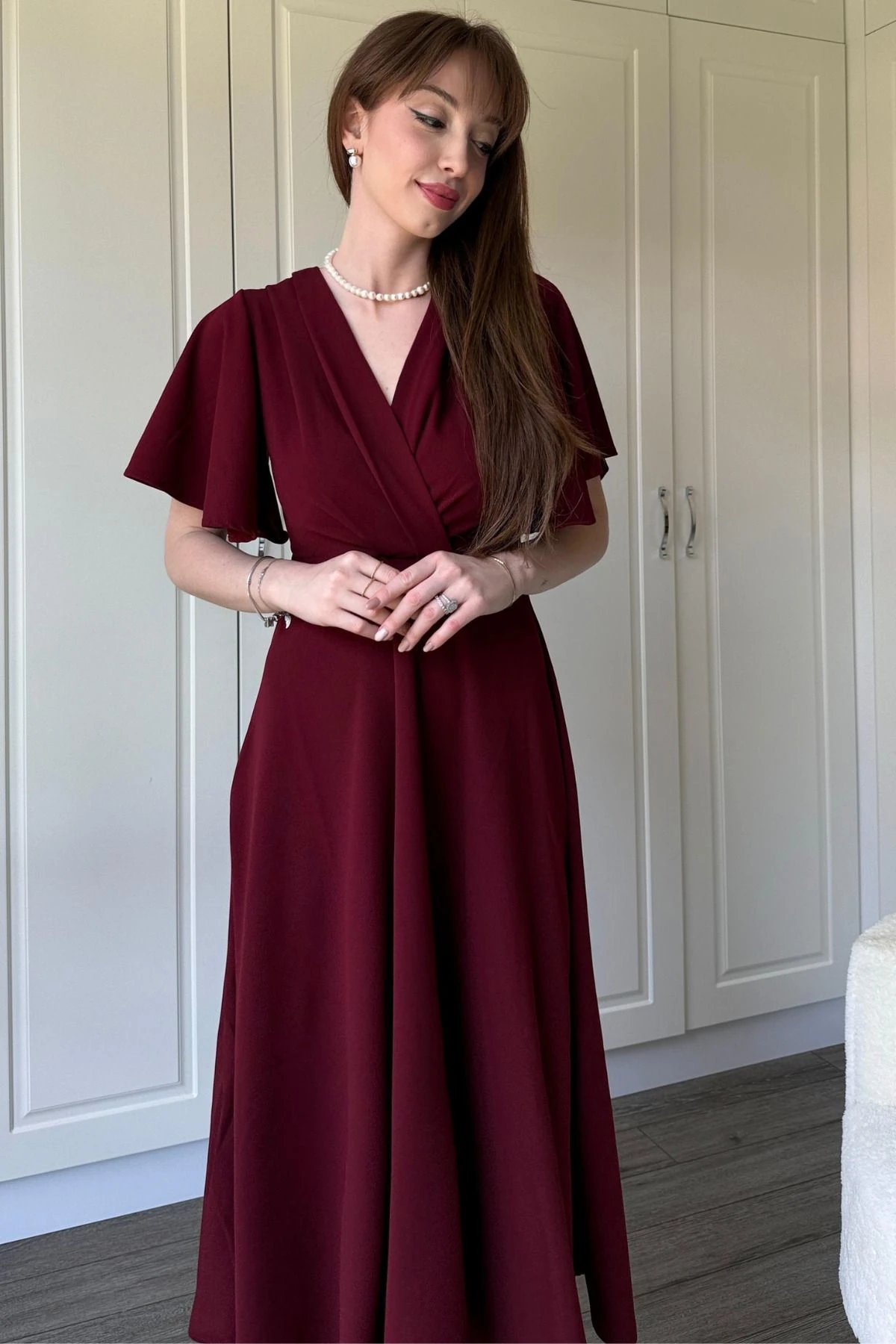 Kruvaze Yaka Kolları Volanlı Midi Elbise