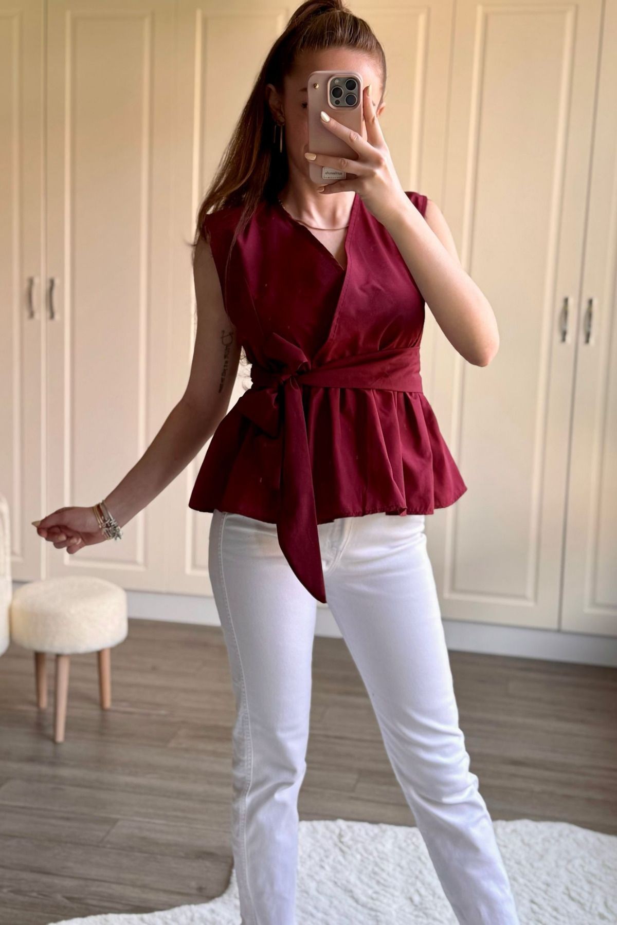 Kurdele Detaylı V Yaka Bluz