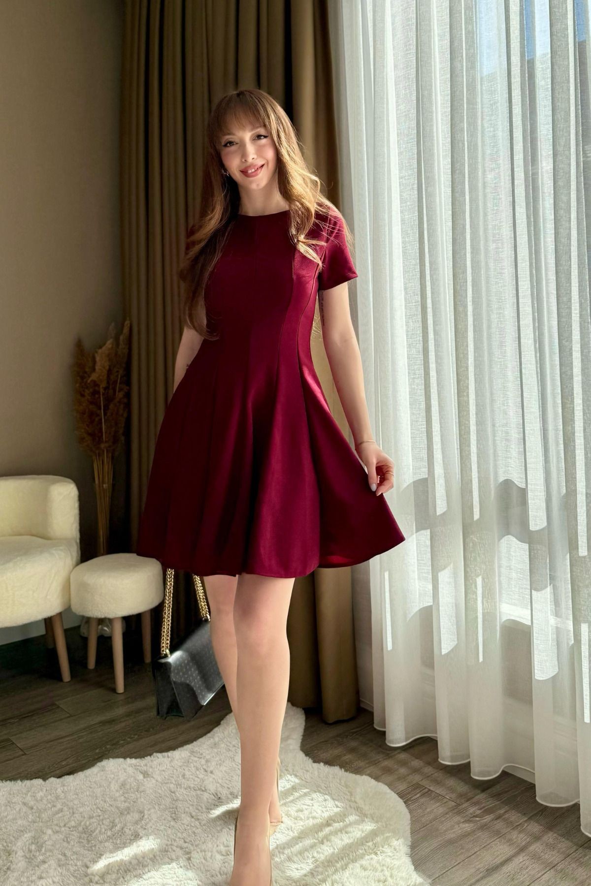 Oval Yaka Volanlı Elbise