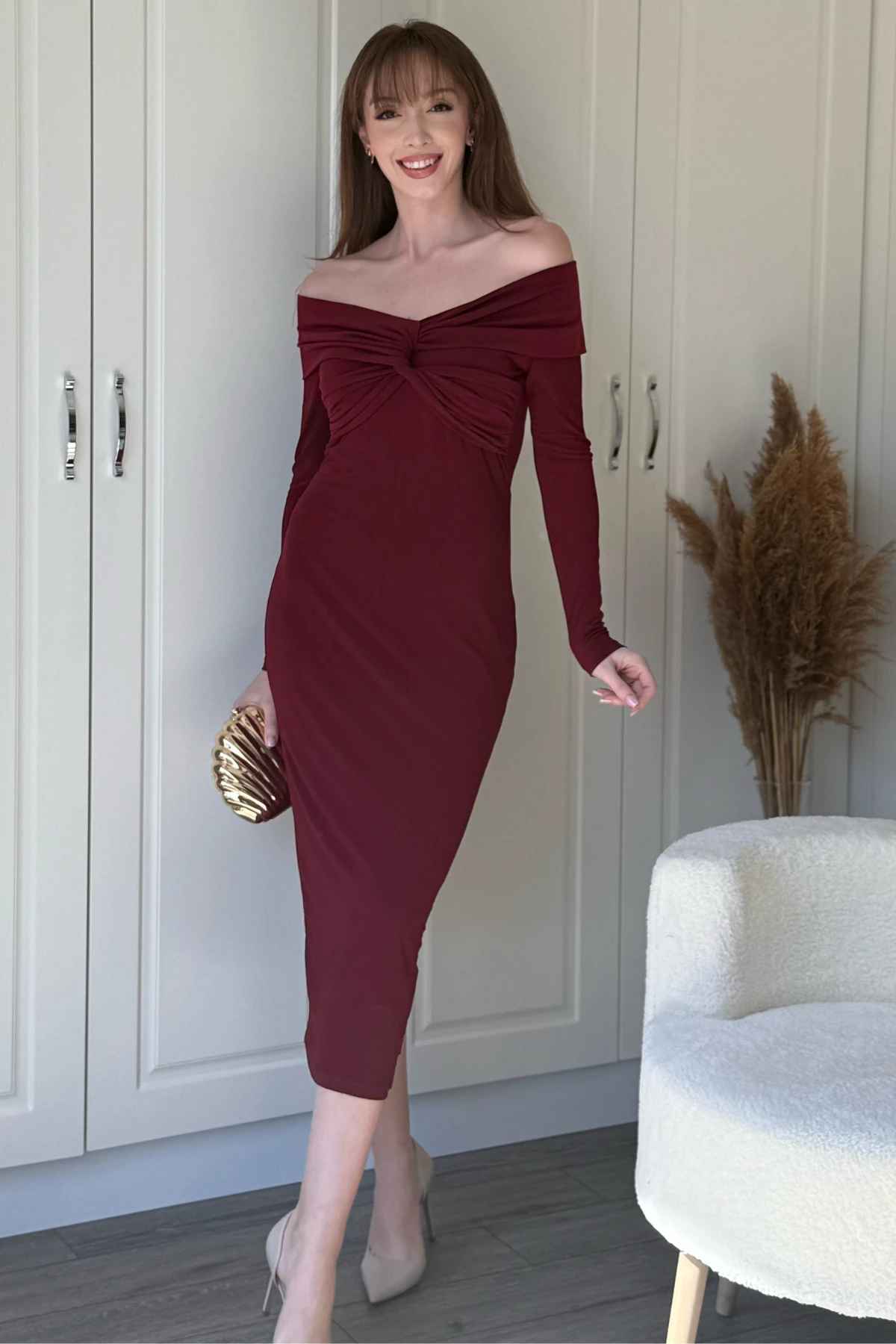 Omuz Detaylı Vücudu Saran Midi Bordo Elbise