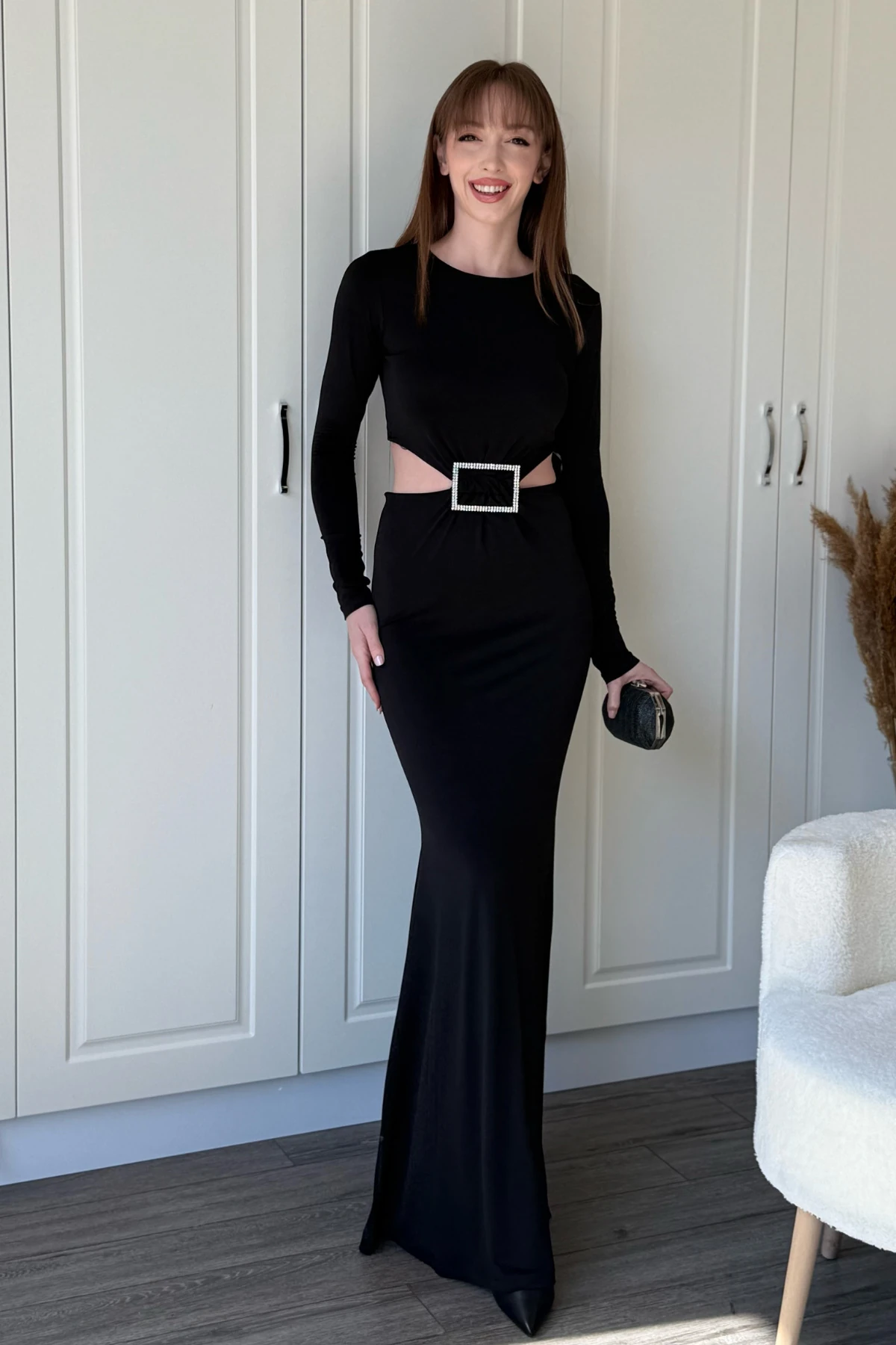 Taş Aksesuarlı Bel ve Karın Dekolteli Maxi Abiye Siyah Elbise