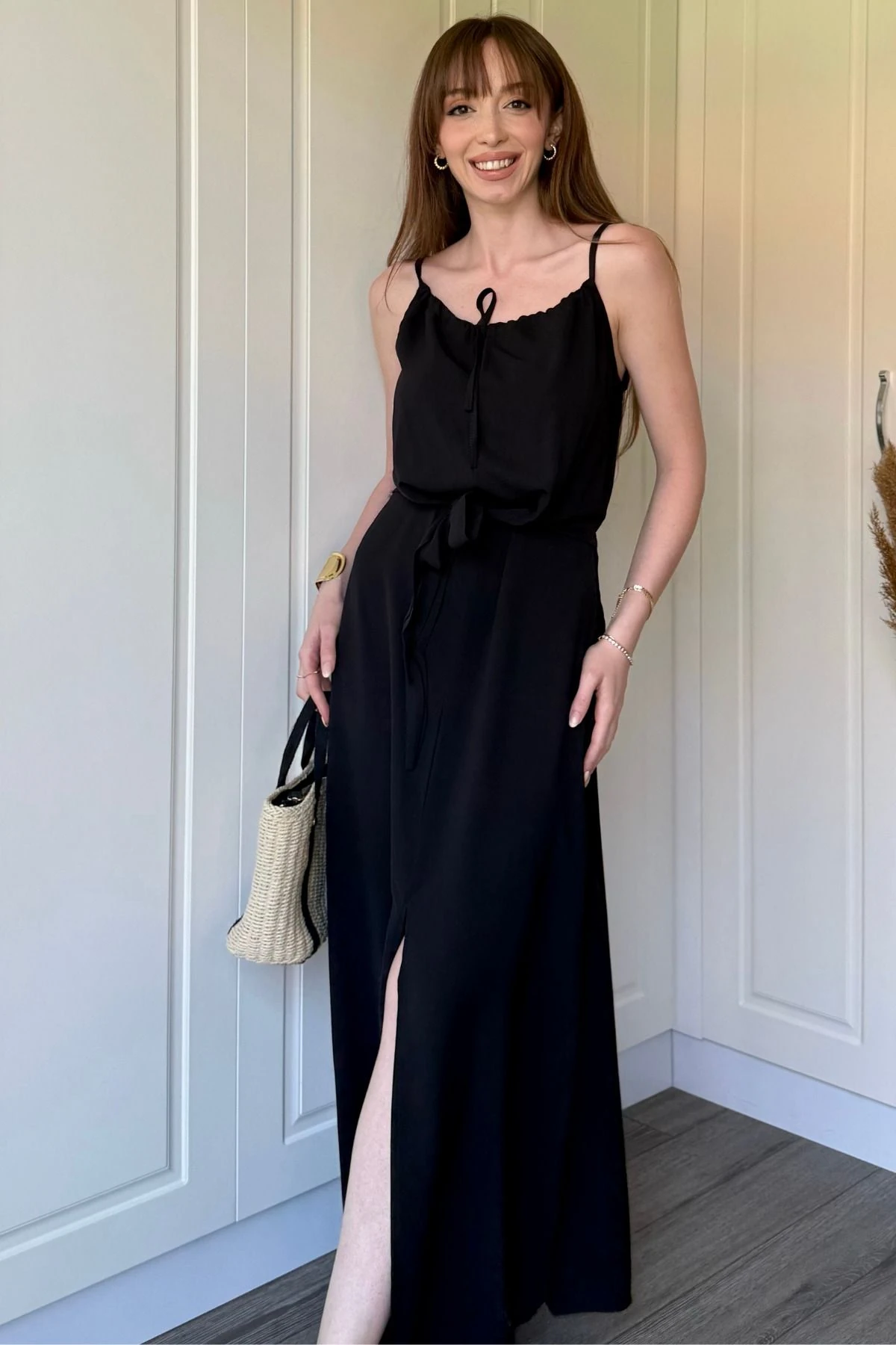 Önden Yırtmaçlı Viskon Siyah Elbise