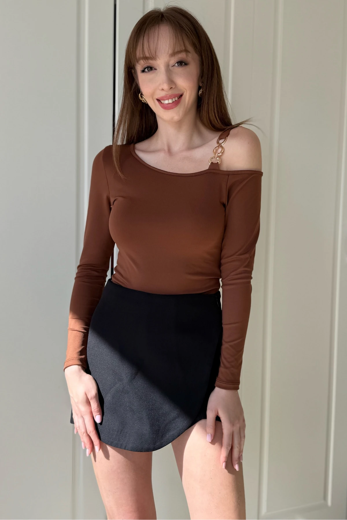 Omuz Detaylı Aksesuarlı Bluz