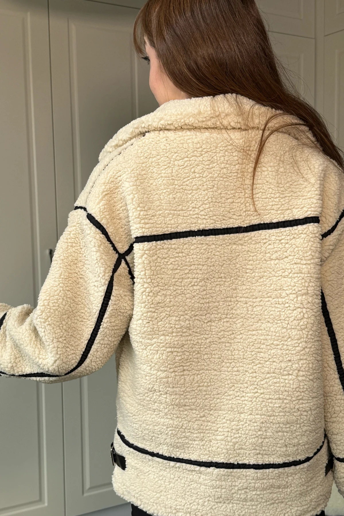 Boyunlu Kemerli Peluş Buklet Ceket