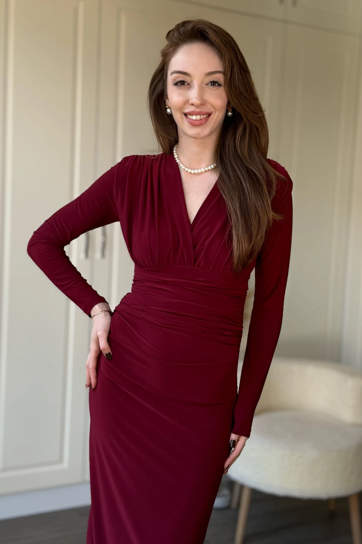 V Yaka Zarif Göğüs Drapeli Midi Elbise