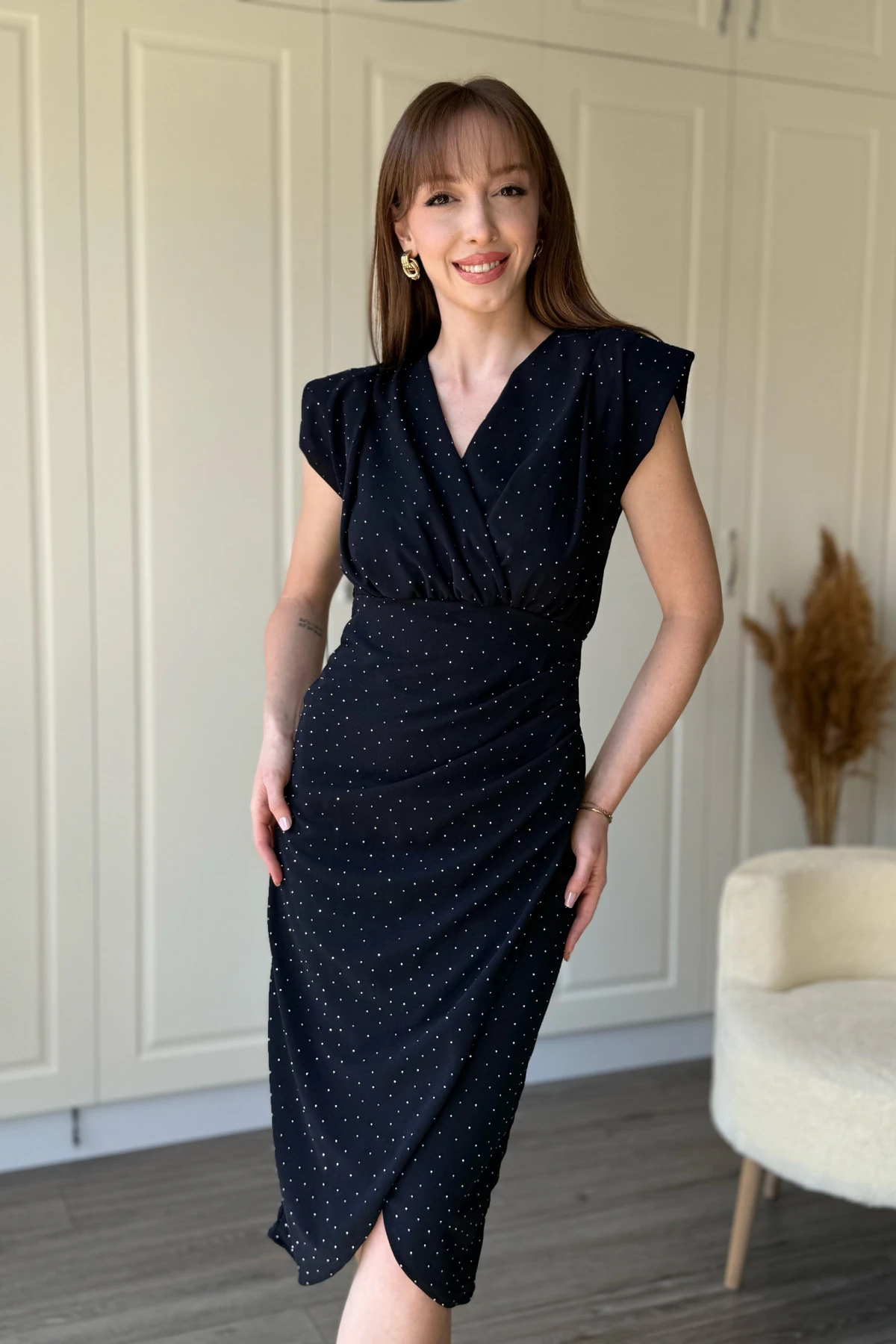 Taşlı Vatkalı Kruvaze Yaka Yırtmaçlı Midi Lacivert Elbise