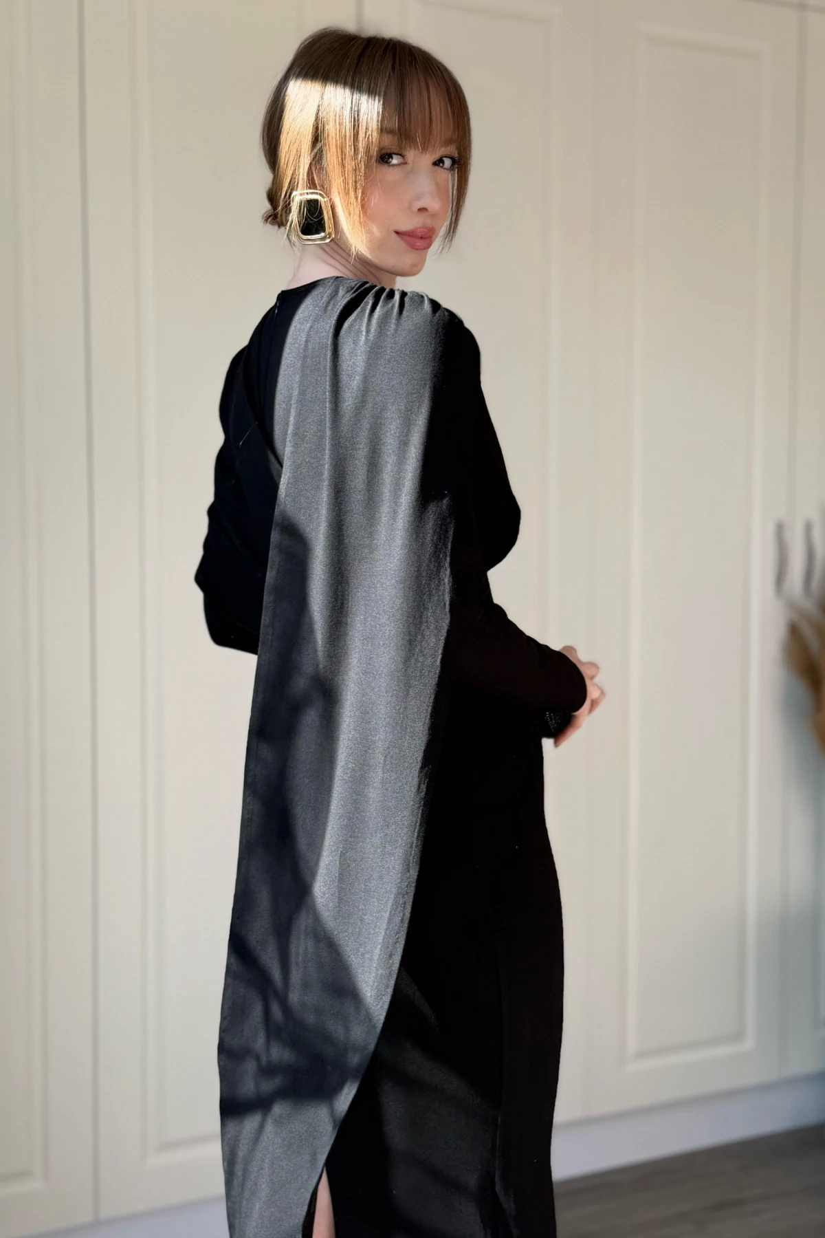 Şal Detaylı Uzun Vücudu İnce Gösteren Zarif Elbise