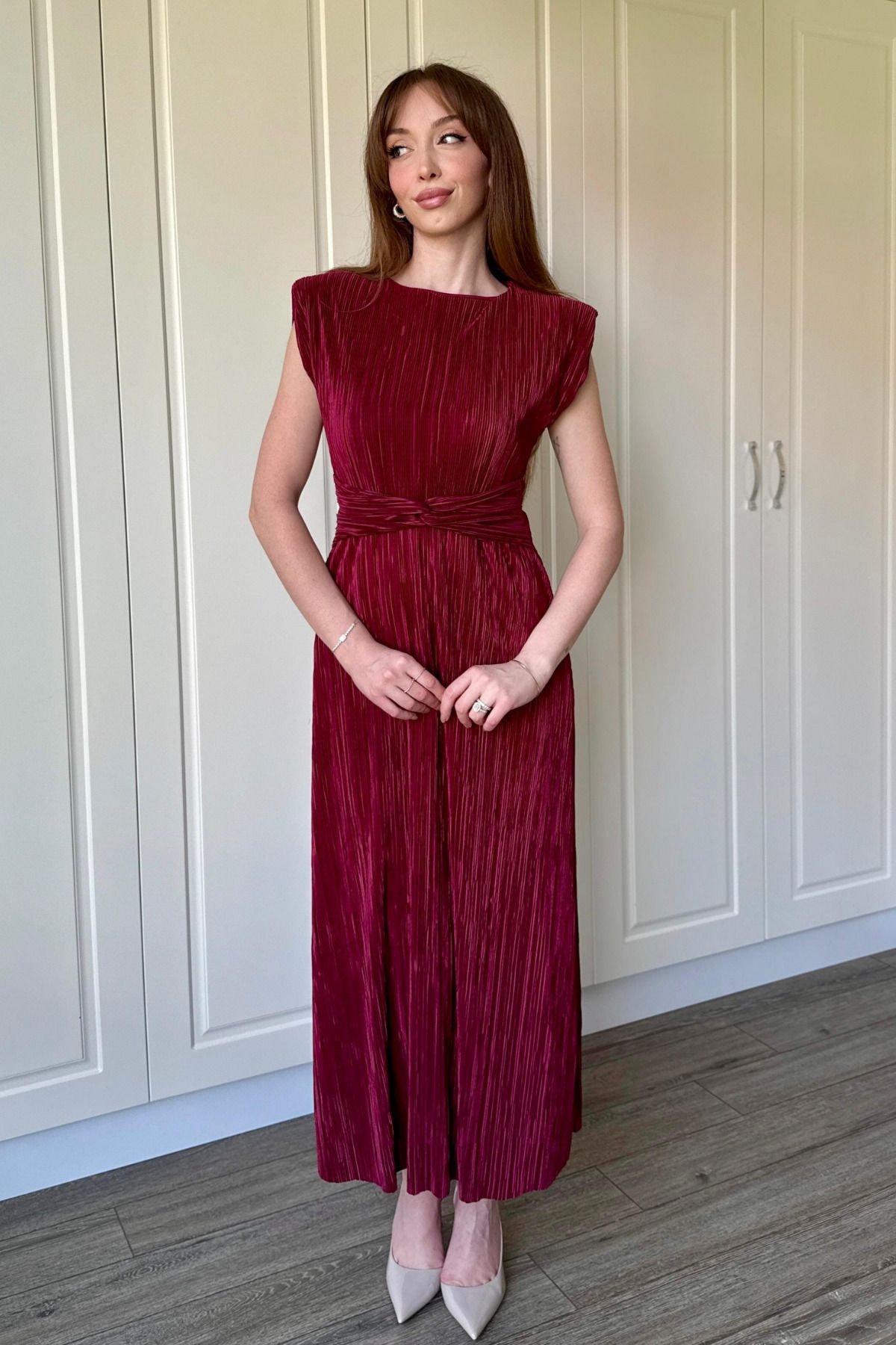 Vatkalı Krinkıl Midi Bel Detaylı Bordo Elbise
