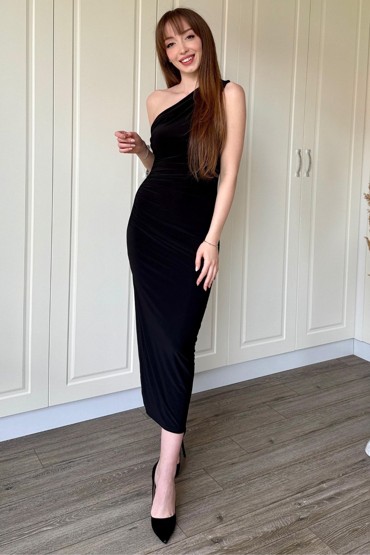 Drapeli Tek Omuz Siyah Midi Elbise