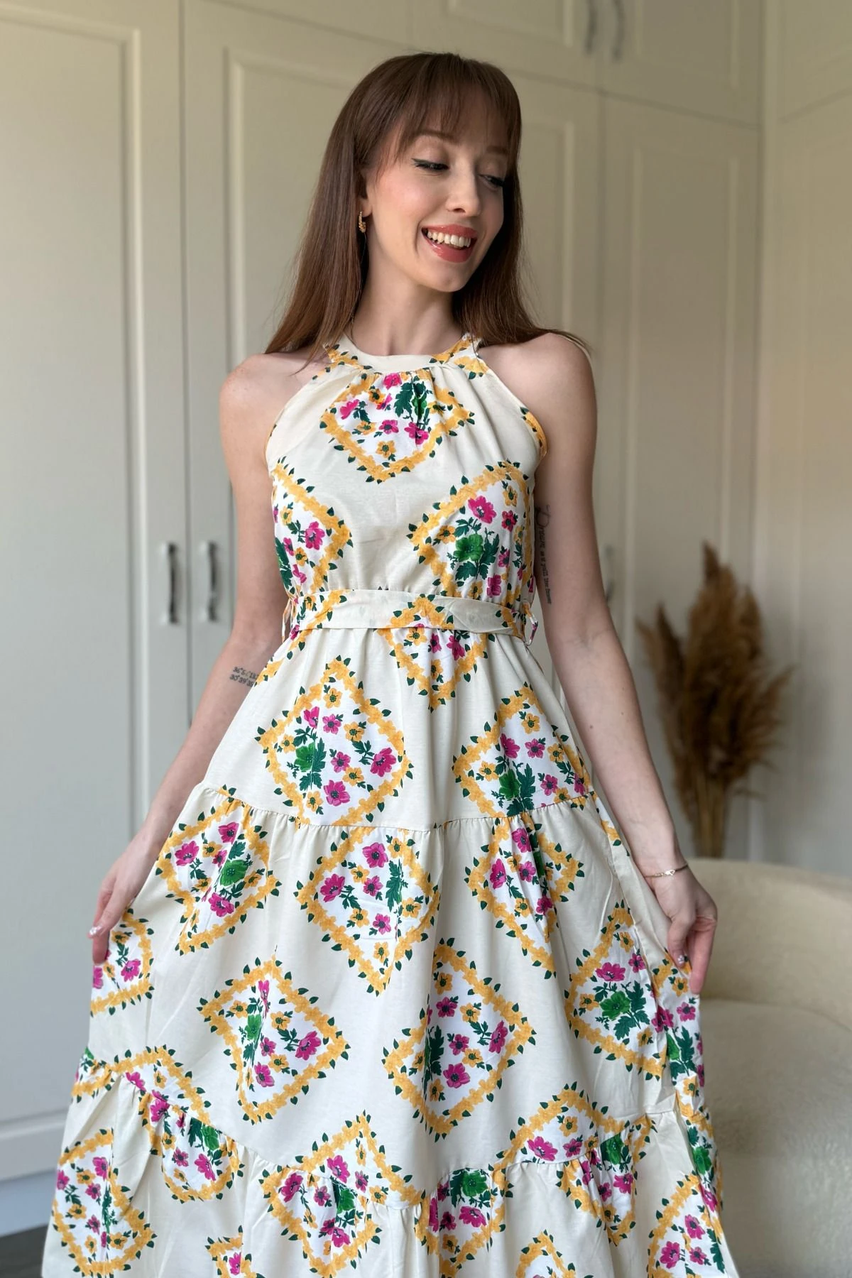 Halter Yaka Çiçekli Midi Elbise