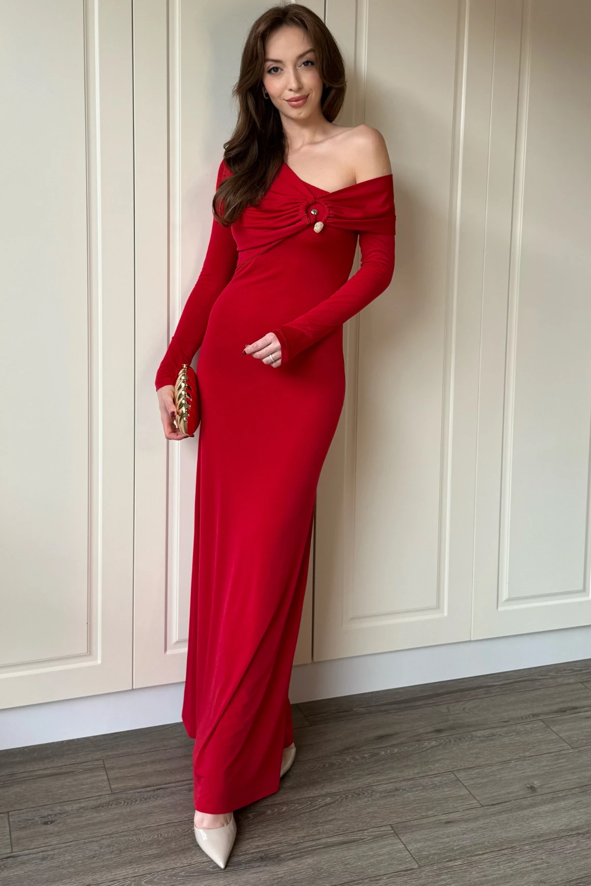 Tek Omuz Uzun Kol Tokalı Yaka Zarif Maxi Kırmızı Elbise