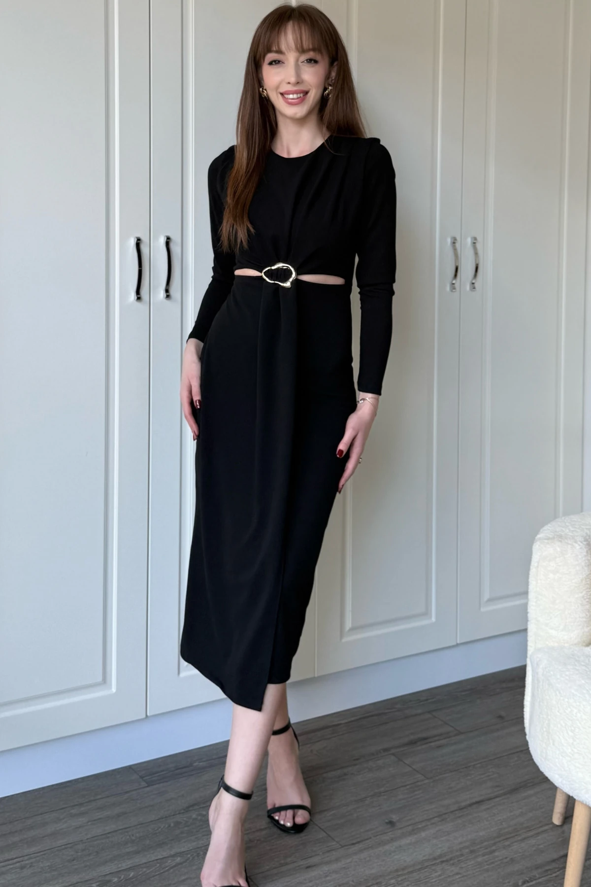 Bel Detaylı Uzun Kollu Midi Siyah Elbise