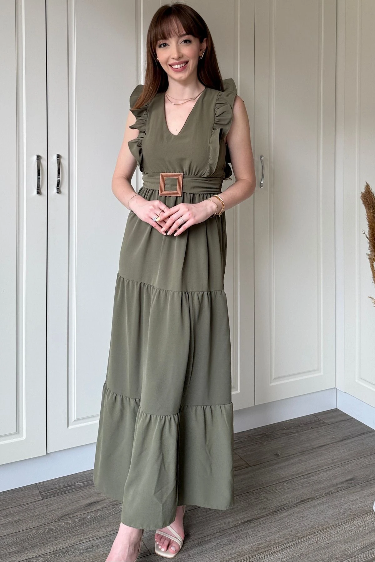 Kol Fırfırlı Yırtmaçlı Uzun Elbise