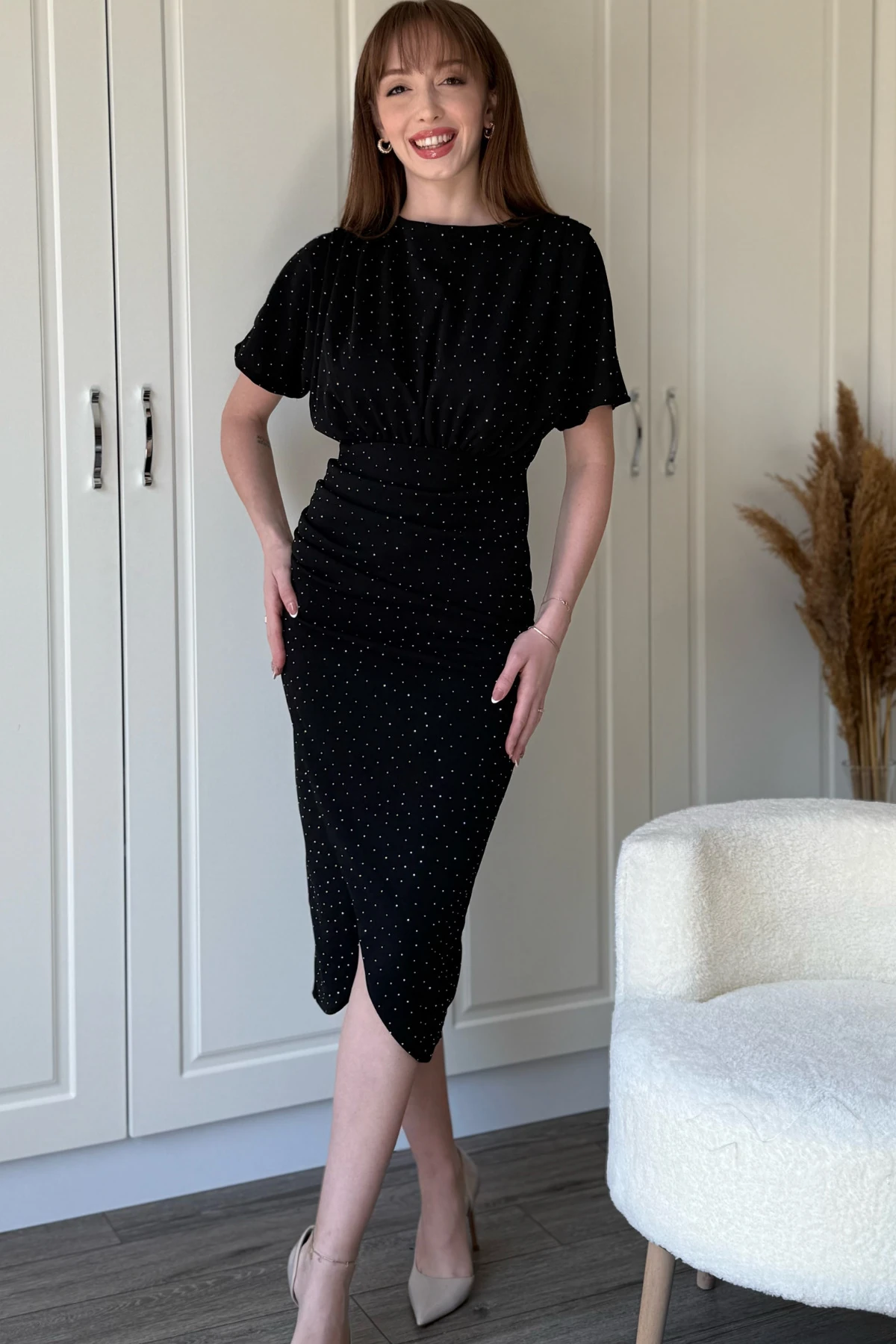 Kısa Kollu Drapeli Taşlı Midi Siyah Elbise