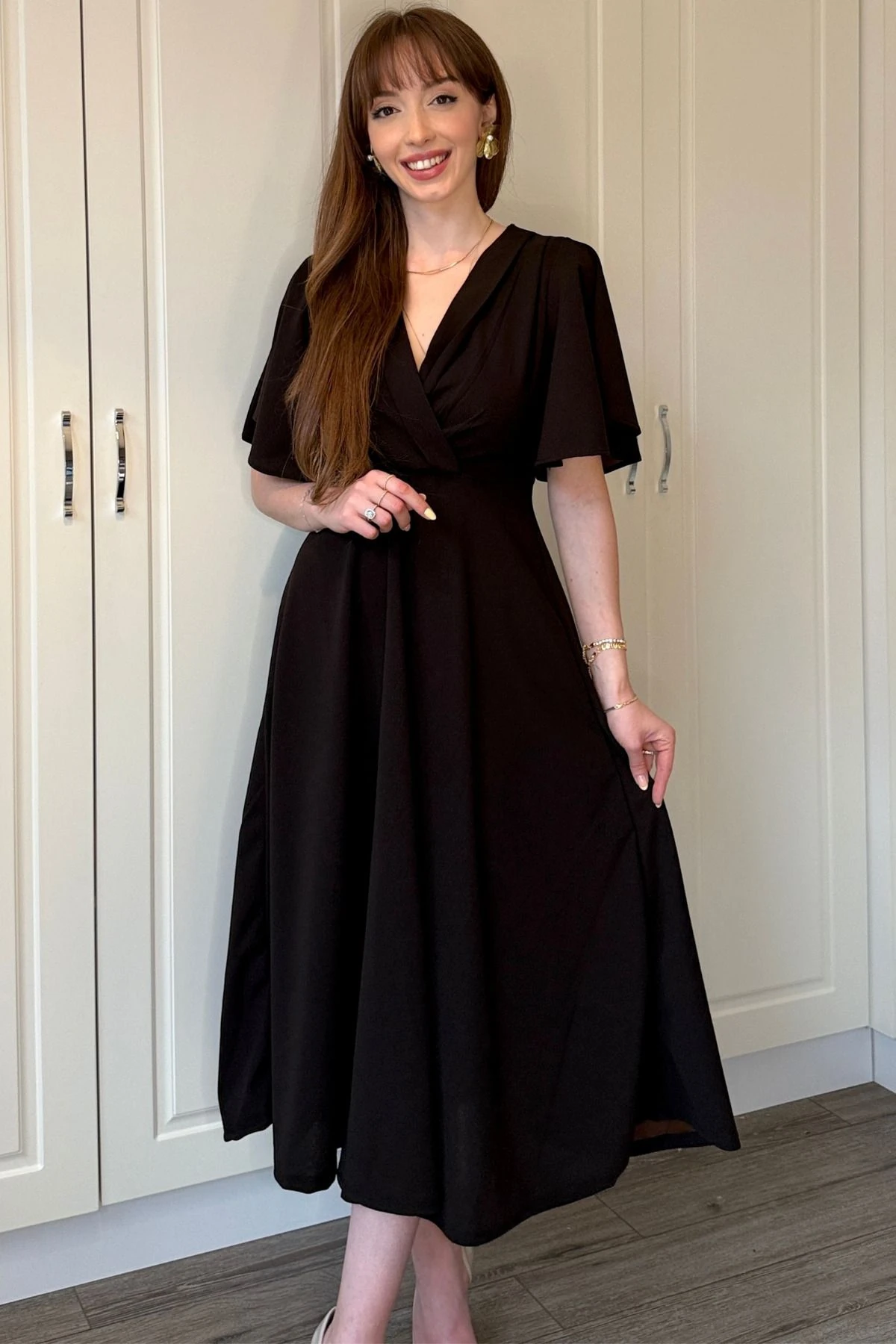 Kruvaze Yaka Kolları Volanlı Midi Elbise