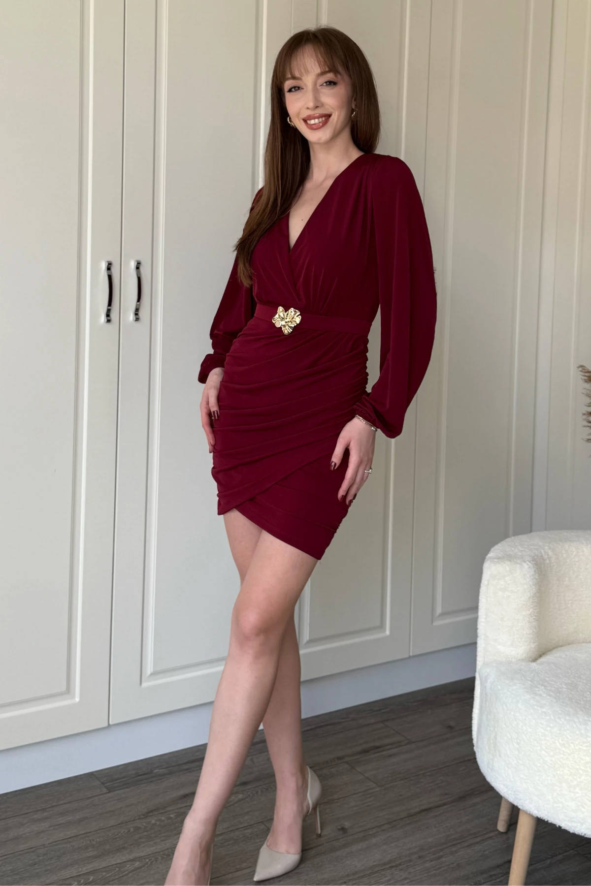 Balon Uzun Kollu Aksesuar Detaylı Kemerli Mini V Yaka Bordo Elbise