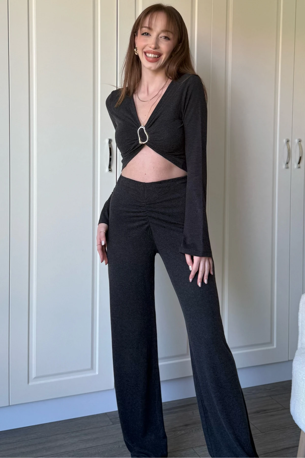 Aksesuarlı Crop Uzun Kollu Gri Takım