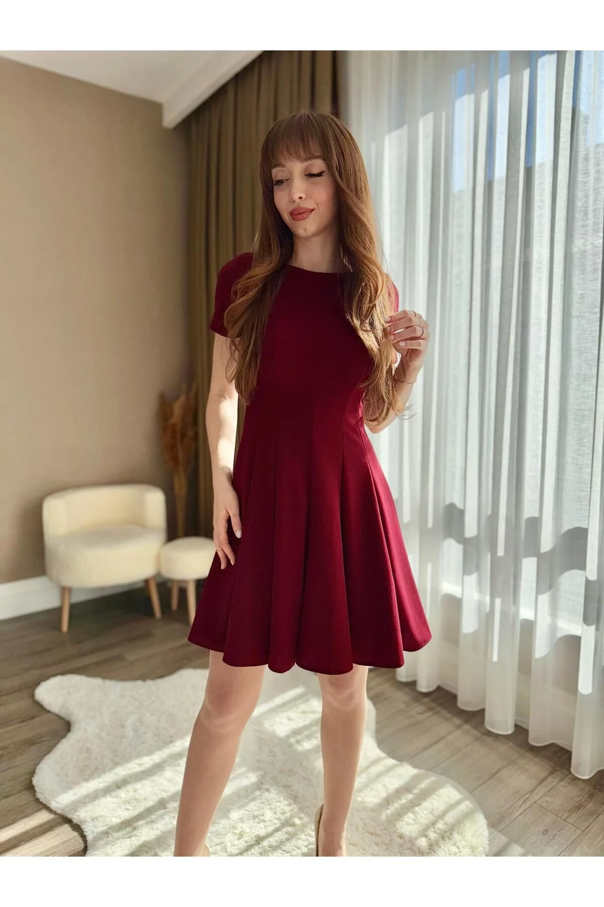 Oval Yaka Volanlı Elbise