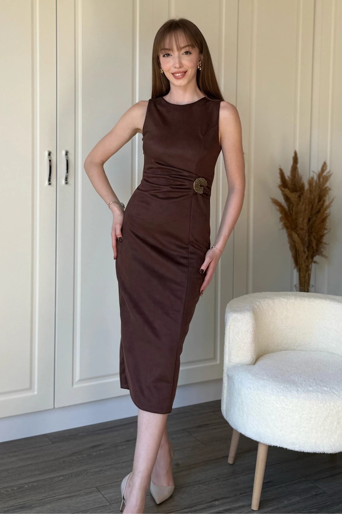 Süet Aksesuarlı Midi Zarif Elbise