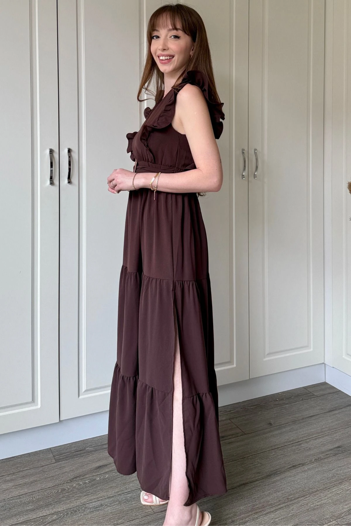 Kol Fırfırlı Yırtmaçlı Uzun Elbise