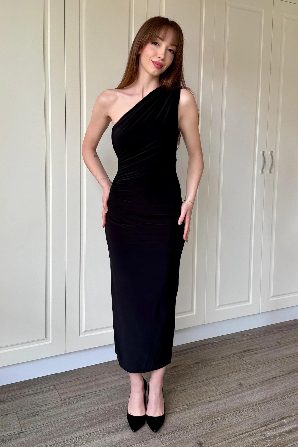 Drapeli Tek Omuz Siyah Midi Elbise