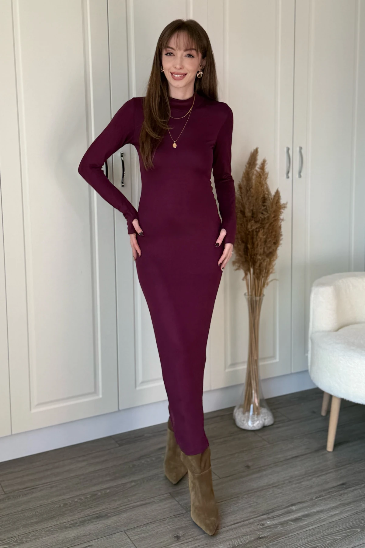 Dik Yaka Midi Yırtmaçlı Elbise