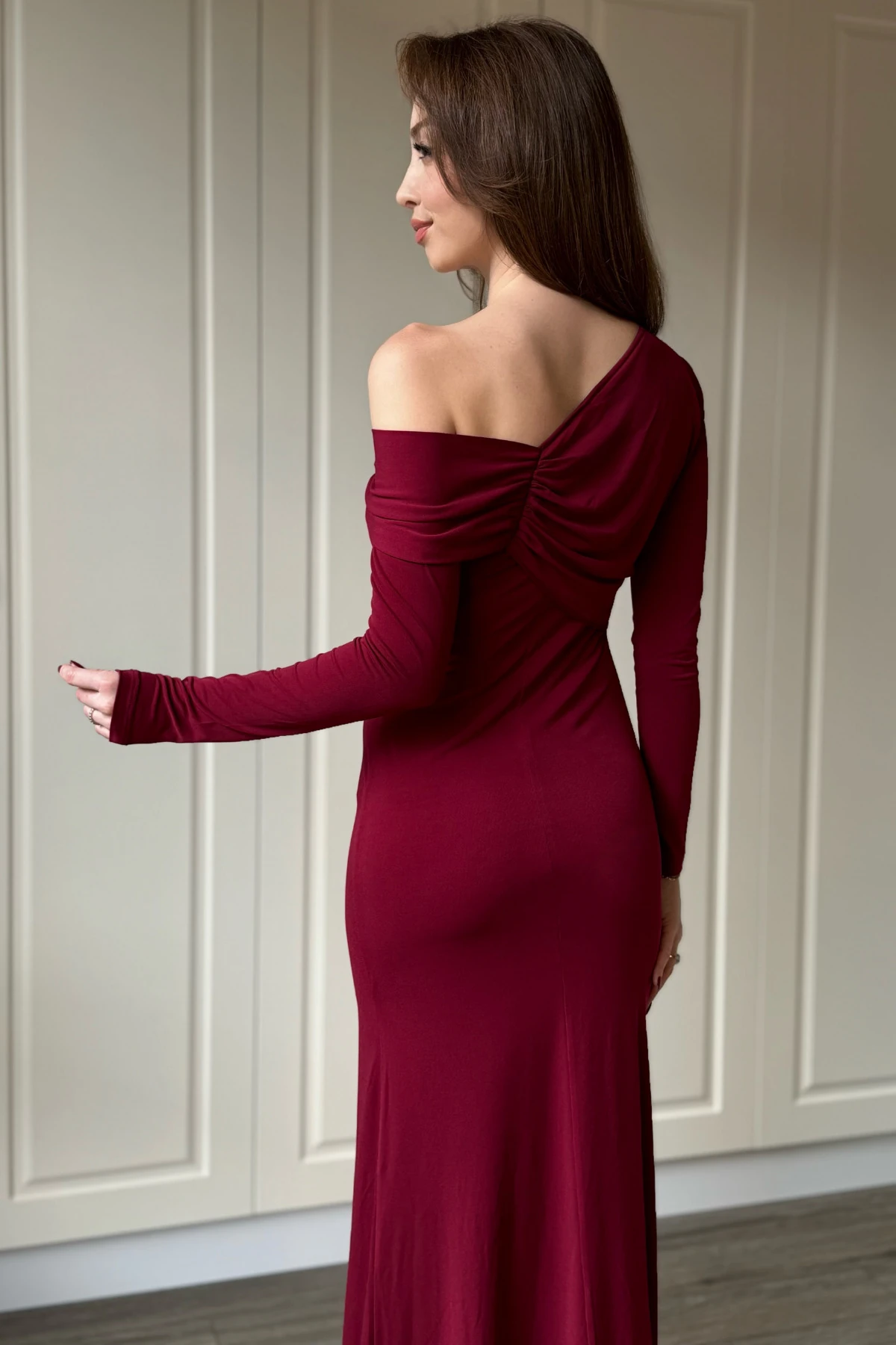 Tek Omuz Uzun Kol Tokalı Yaka Zarif Maxi Elbise