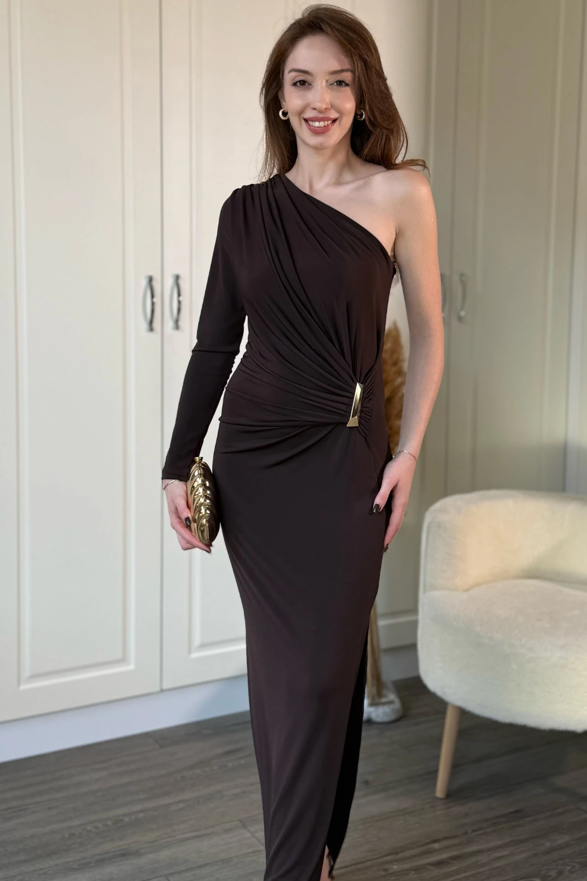 Tek Omuz Beli Aksesuar Detaylı Drapeli Maxi Elbise