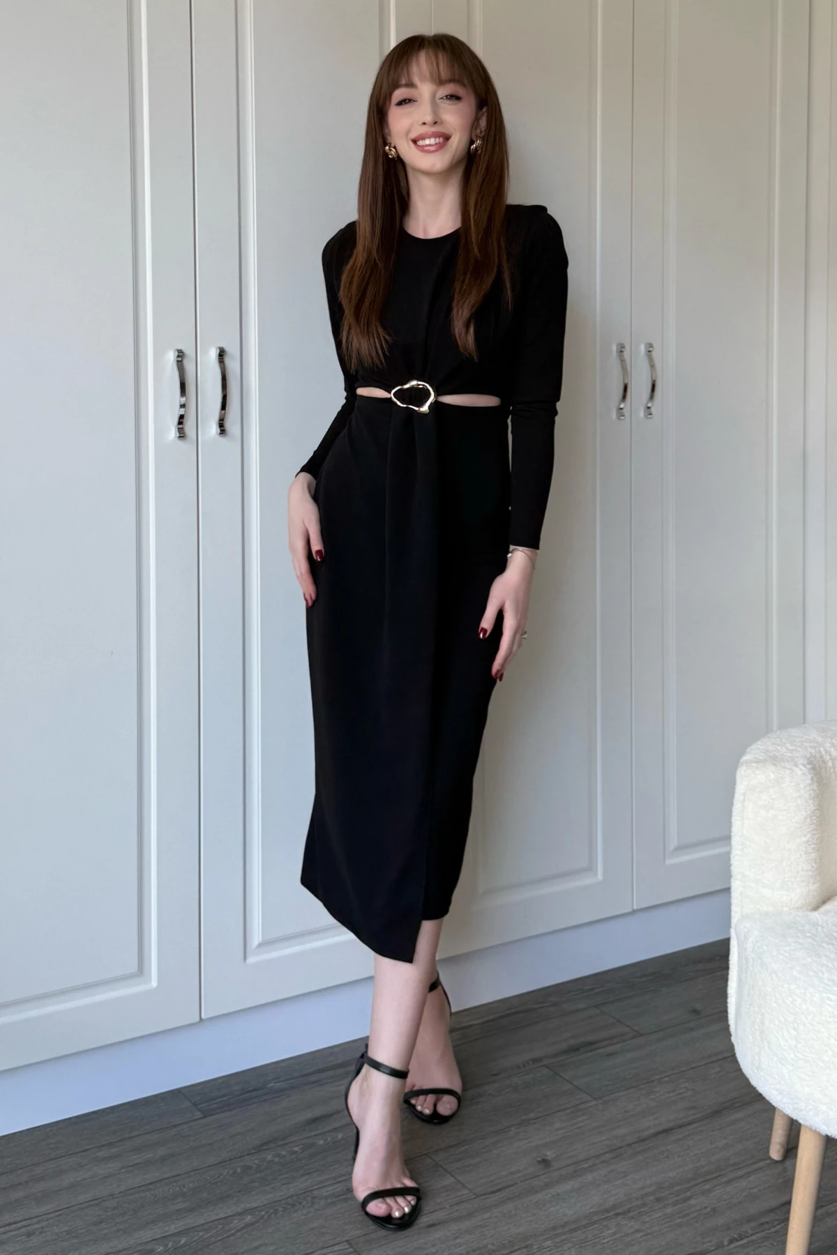 Bel Detaylı Uzun Kollu Midi Siyah Elbise