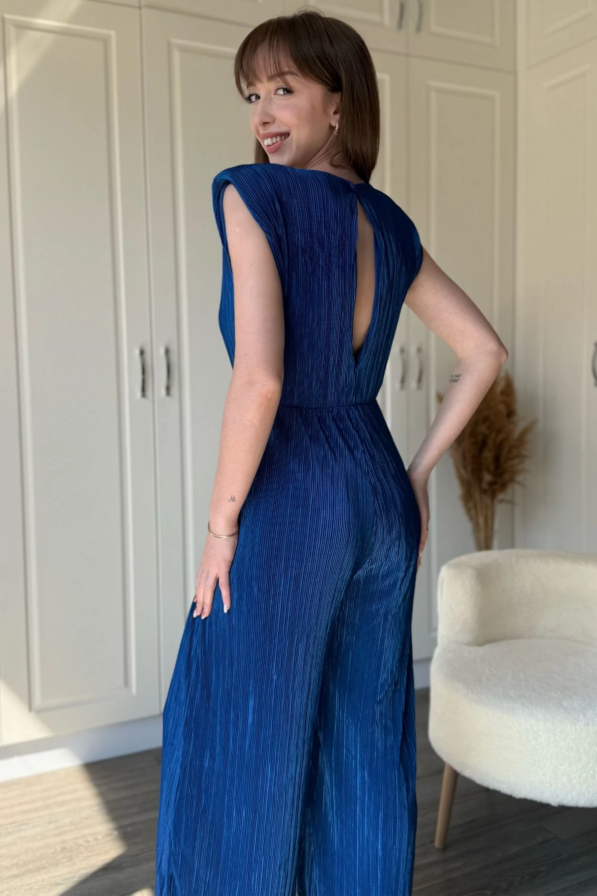 Vatkalı Bel Detaylı Krinkıl Piliseli Bol Paça Beyaz Tulum