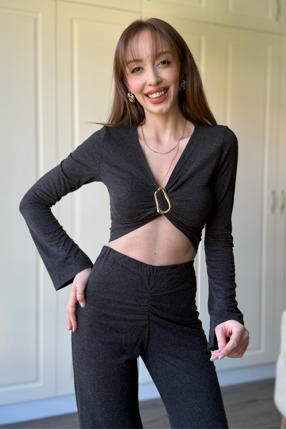 Aksesuarlı Crop Uzun Kollu Gri Takım