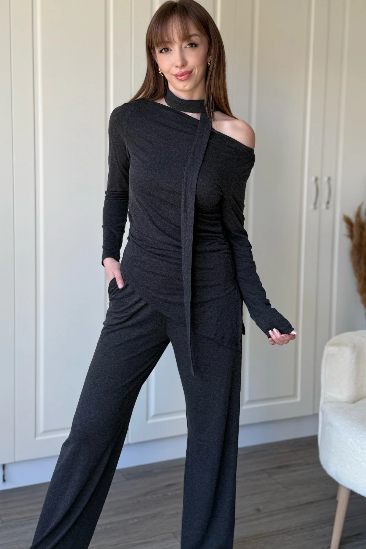 Asimetrik Yaka Fularlı Antrasit Takım