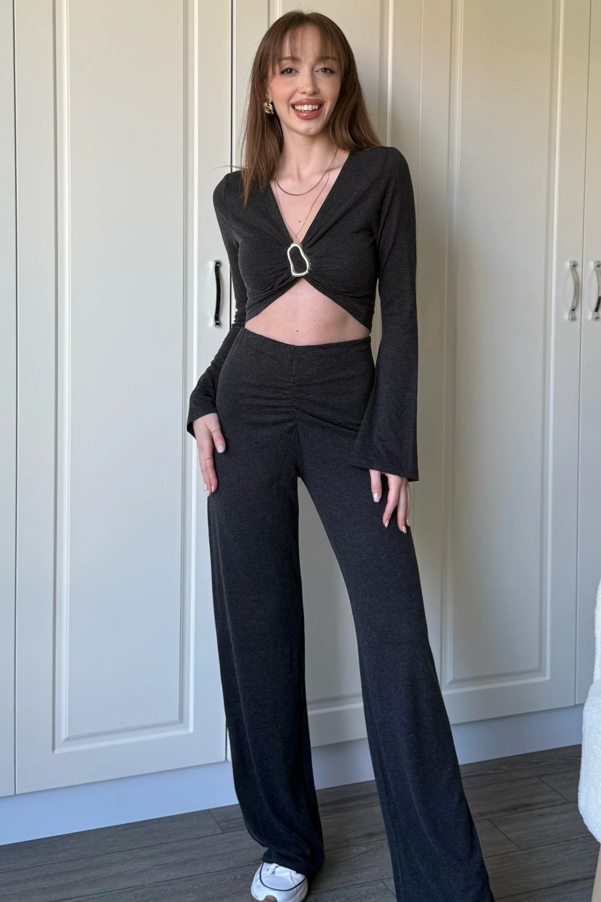 Aksesuarlı Crop Uzun Kollu Gri Takım