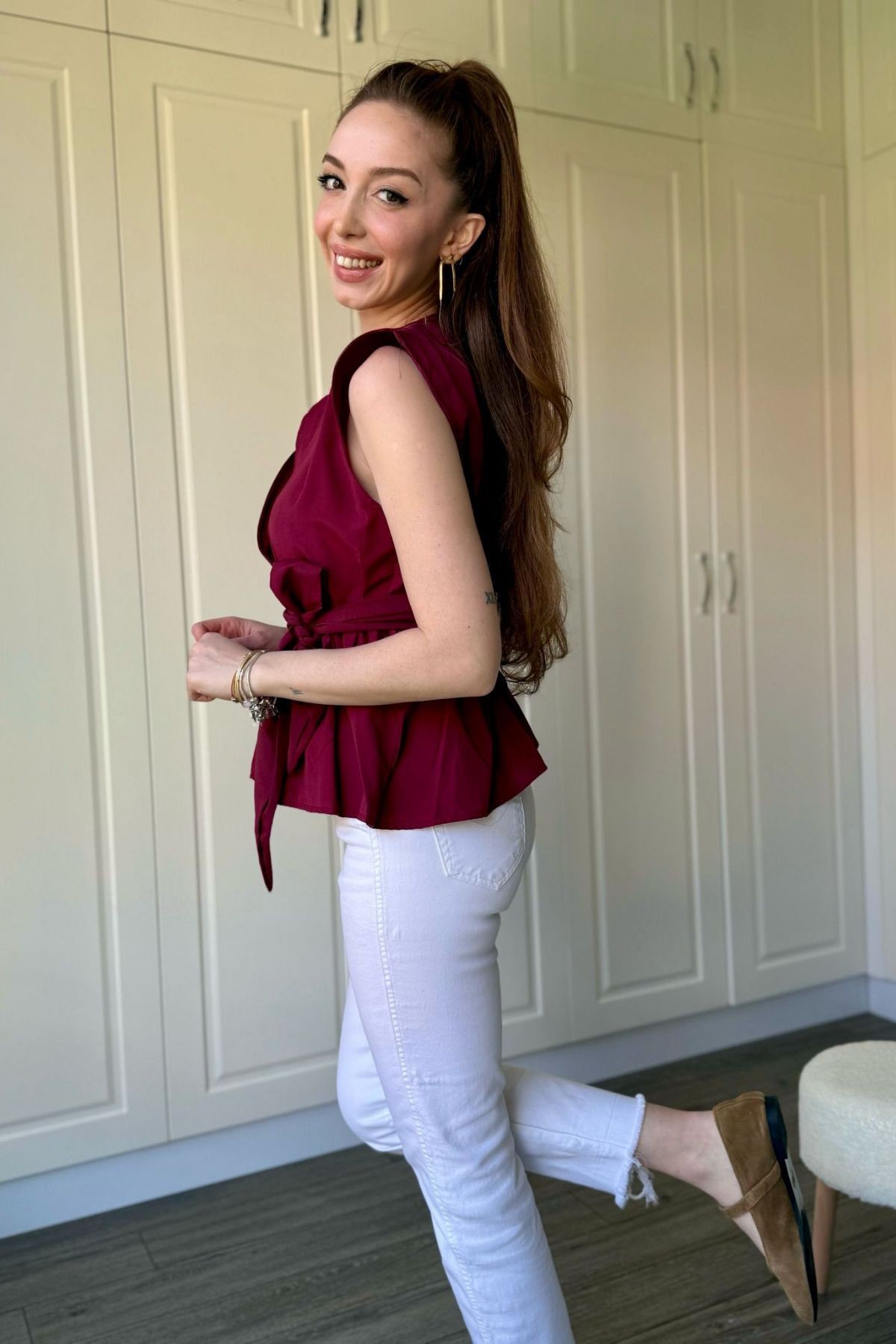 Kurdele Detaylı V Yaka Bluz