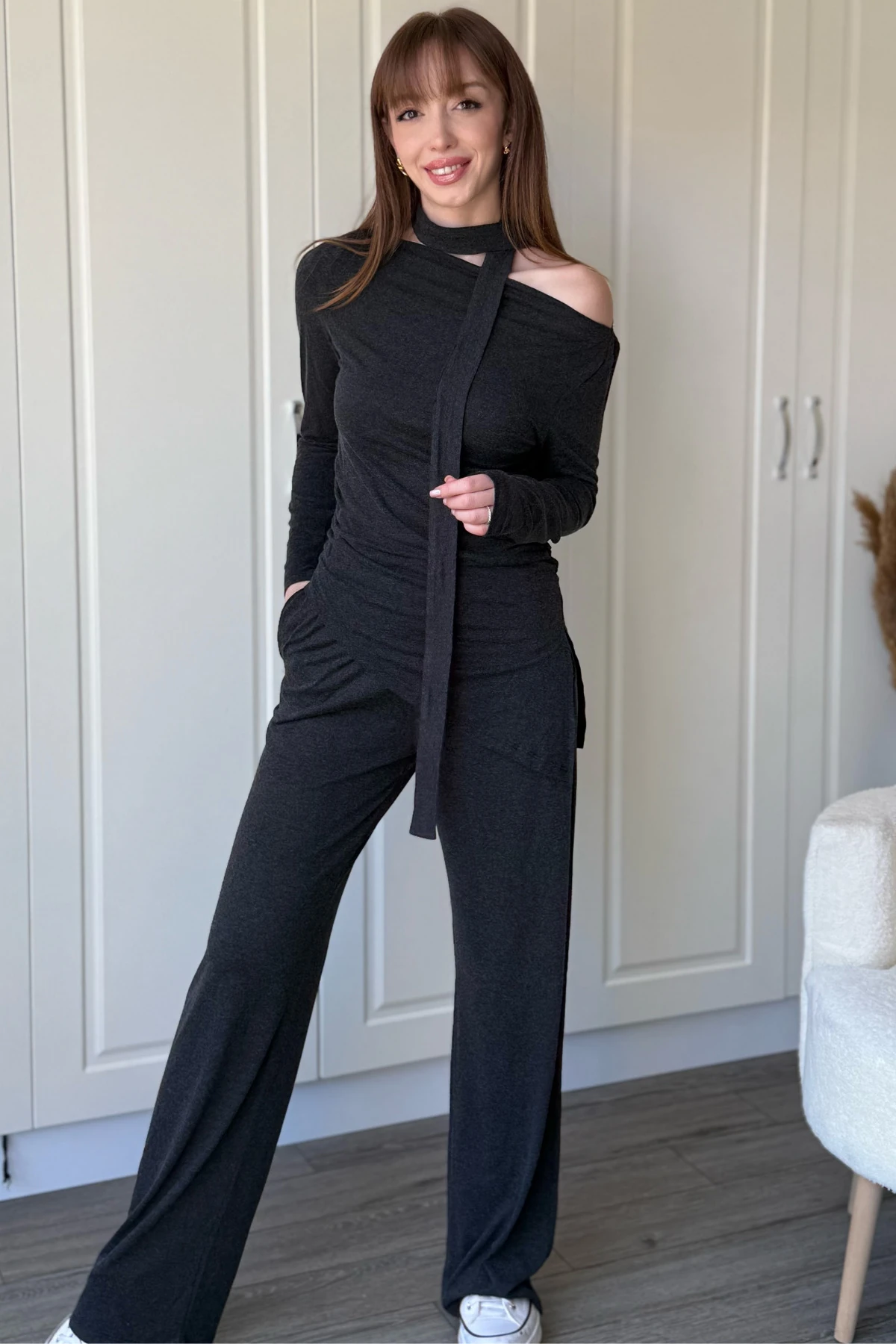 Asimetrik Yaka Fularlı Antrasit Takım