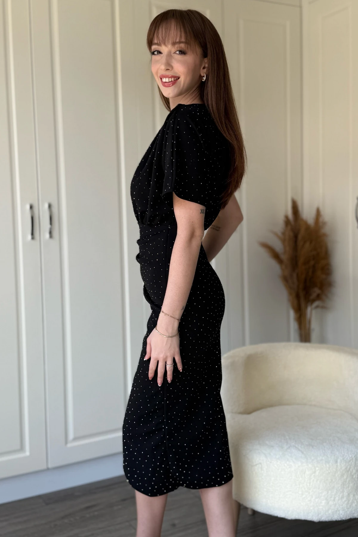 Kısa Kollu Drapeli Taşlı Midi Siyah Elbise