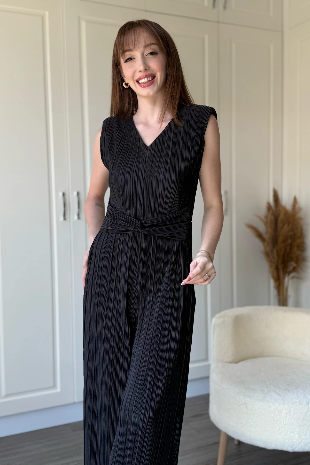 Vatkalı Bel Detaylı Krinkıl Piliseli Bol Paça Siyah Tulum