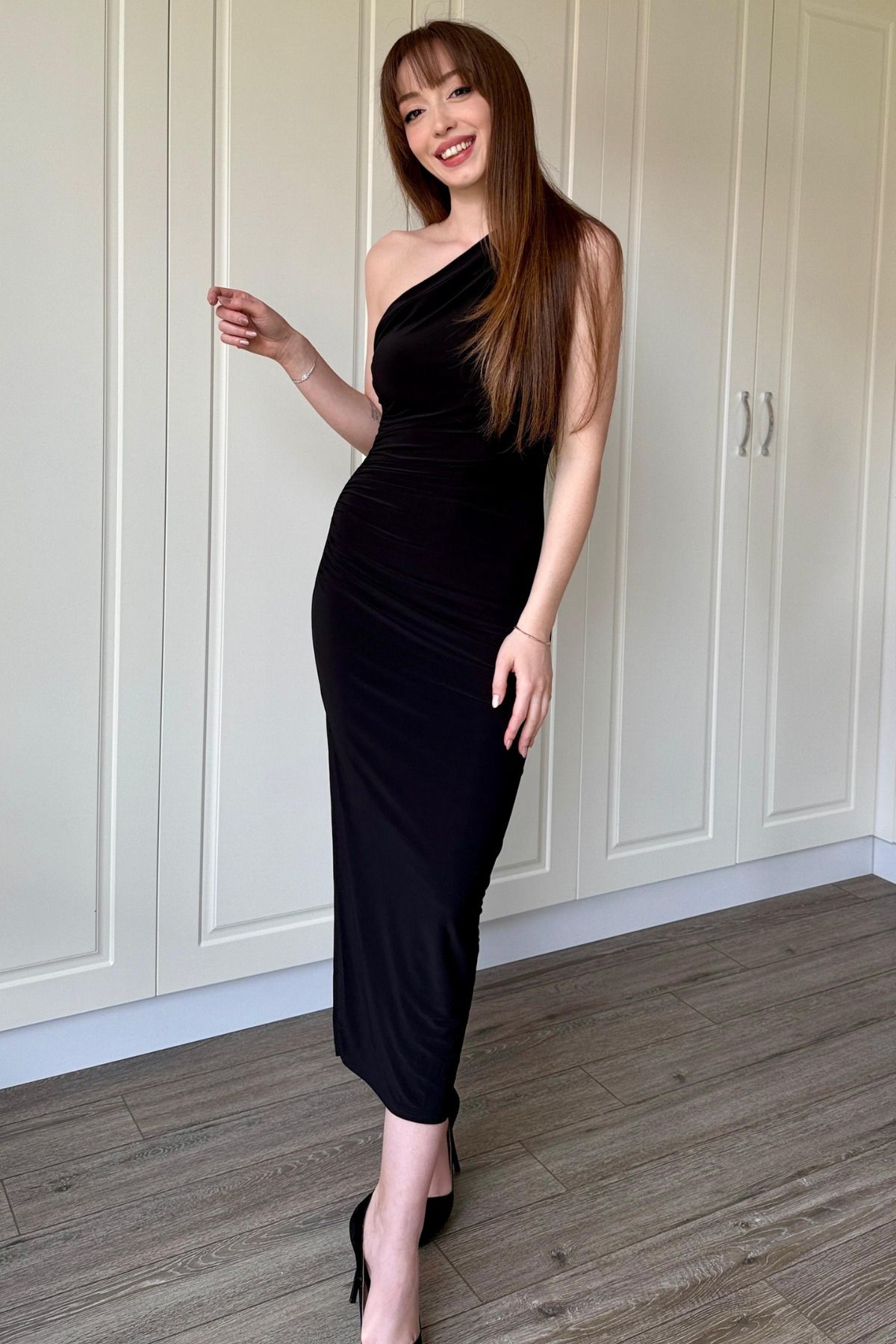 Drapeli Tek Omuz Siyah Midi Elbise