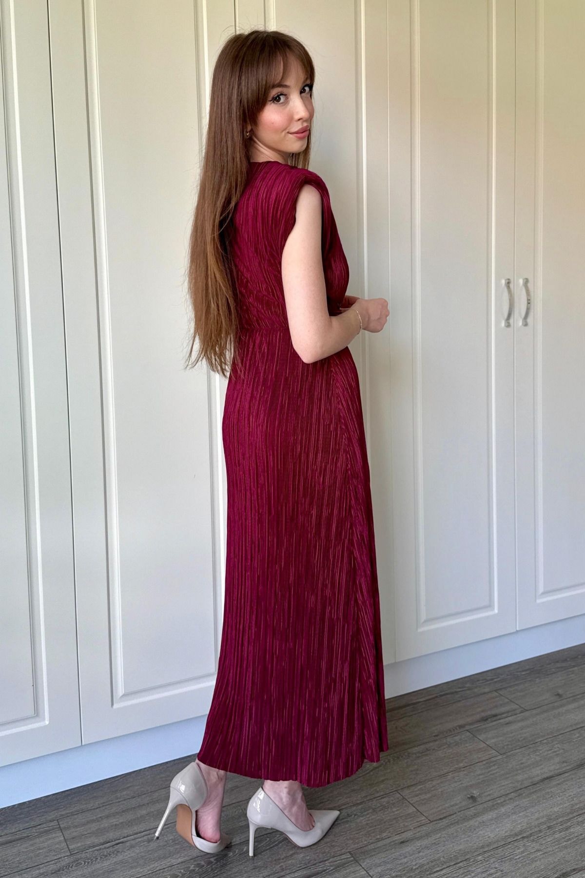 Vatkalı Krinkıl Midi Bel Detaylı Bordo Elbise