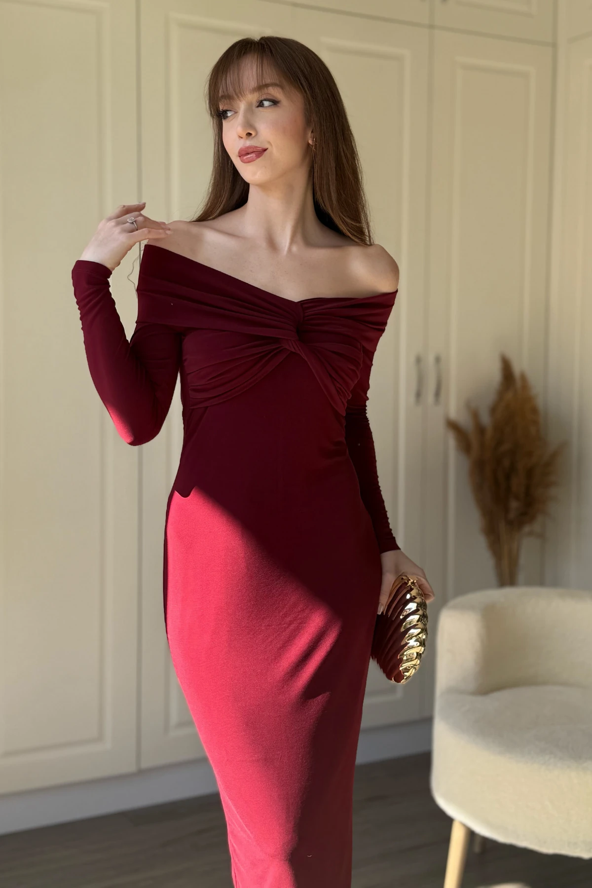 Omuz Detaylı Vücudu Saran Midi Bordo Elbise