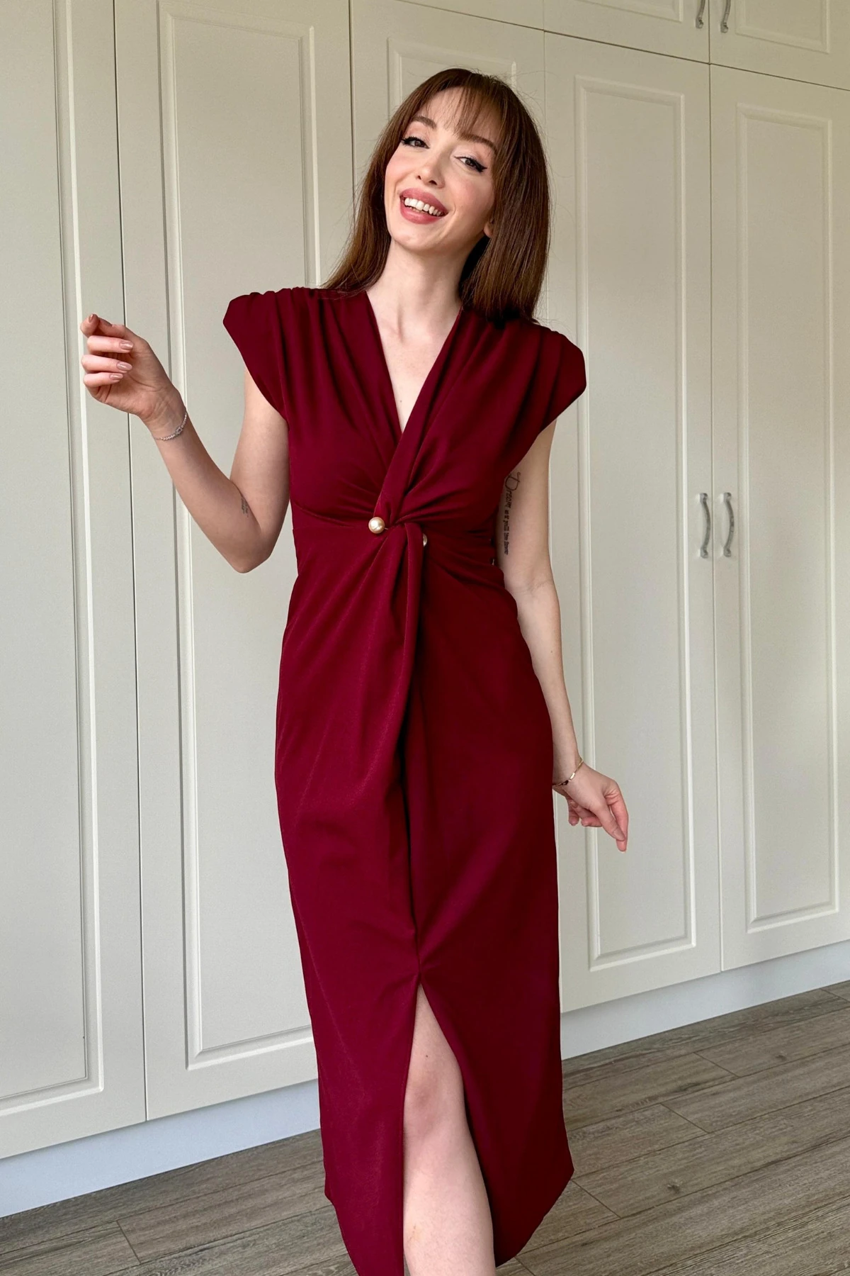 Kruvaze Yaka Vatkalı Incili Bordo Elbise