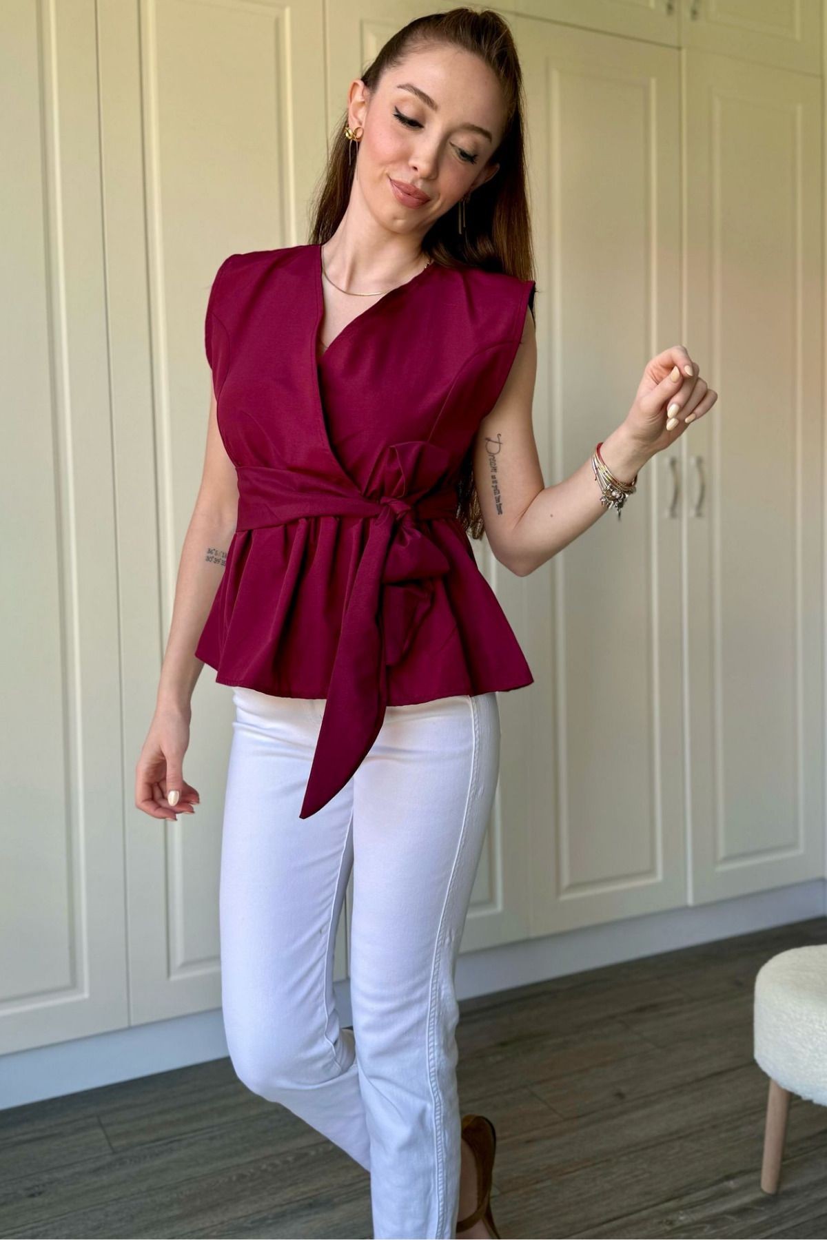 Kurdele Detaylı V Yaka Bluz