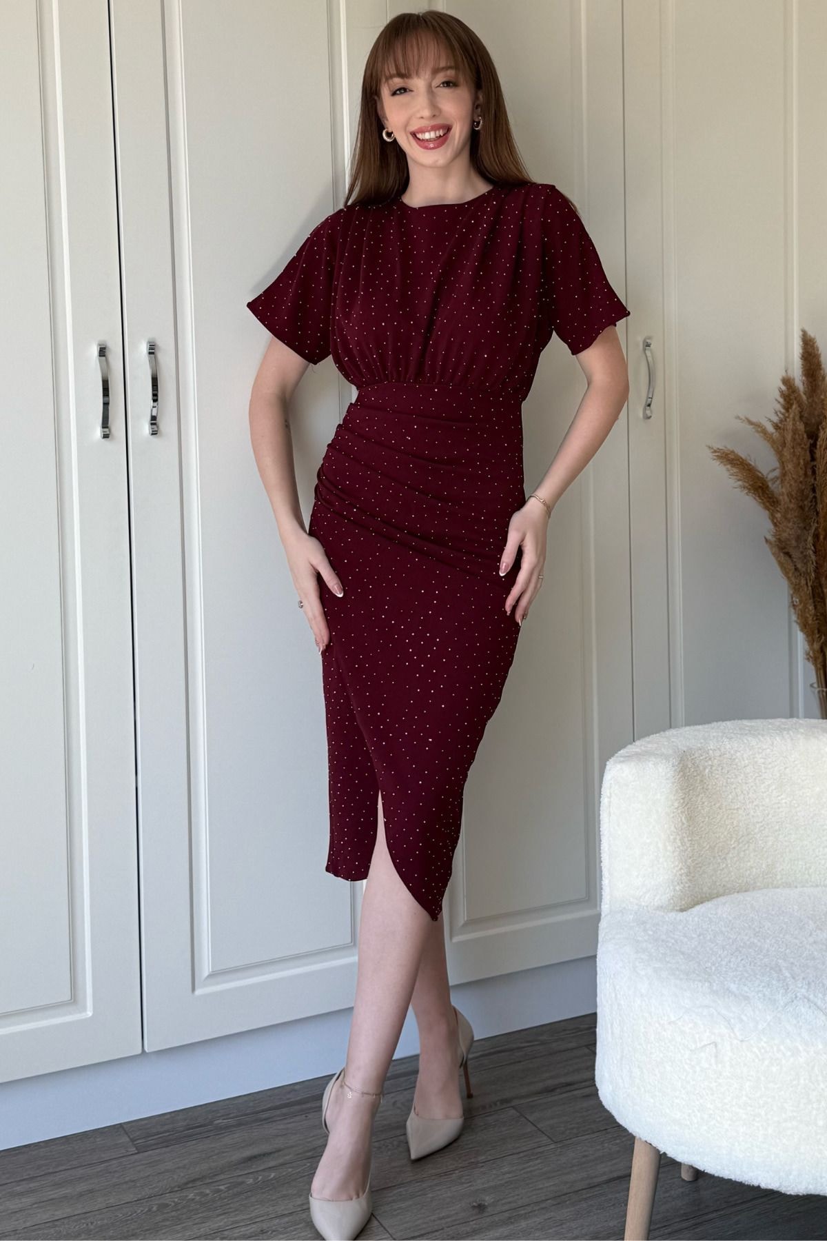 Kısa Kollu Drapeli Taşlı Midi Bordo Elbise