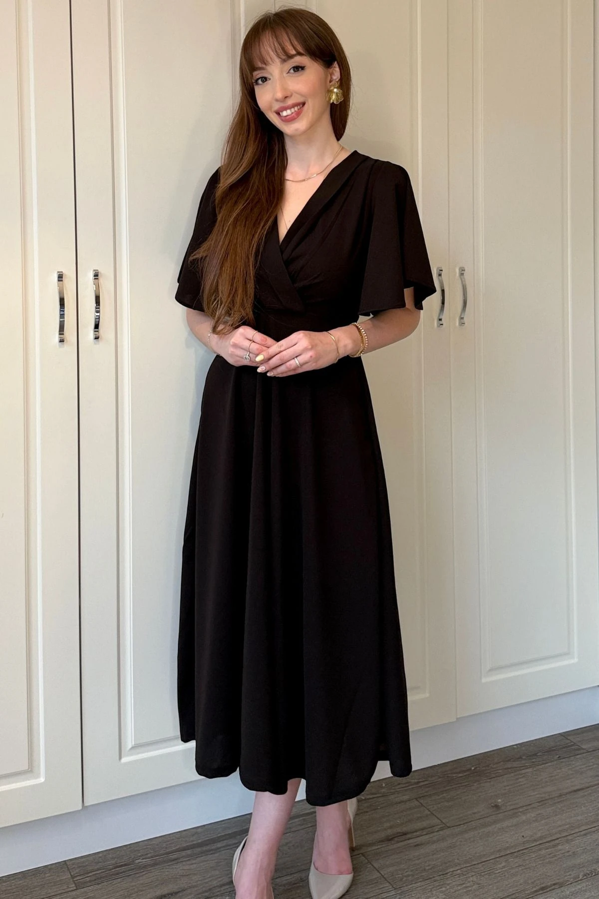 Kruvaze Yaka Kolları Volanlı Midi Elbise