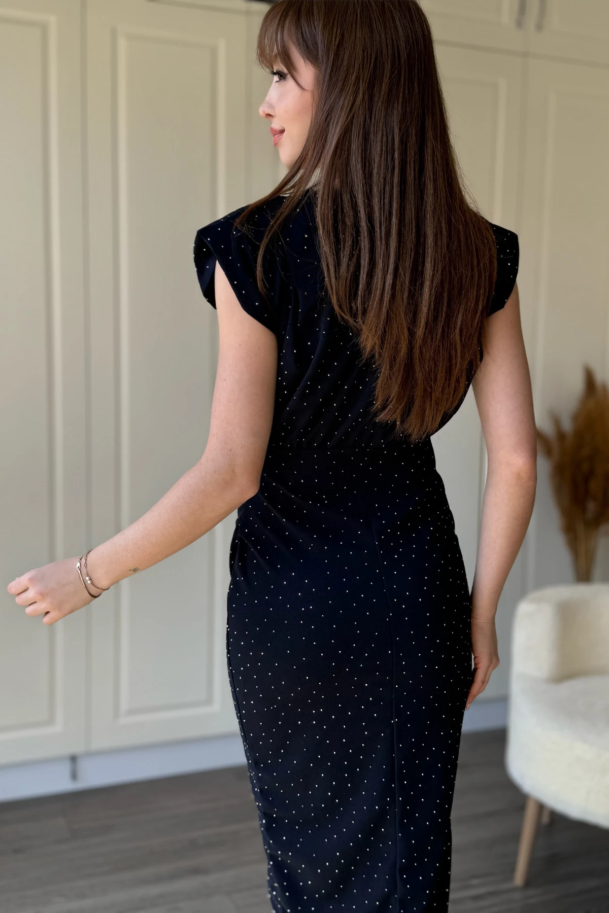 Taşlı Vatkalı Kruvaze Yaka Yırtmaçlı Midi Lacivert Elbise